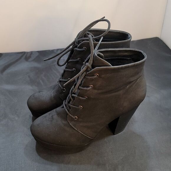 MOSSIMO SUPPLY CO WOMEN'S SUEDE HIGH HEEL ANKLE BOOTS - Picture 7 of 16